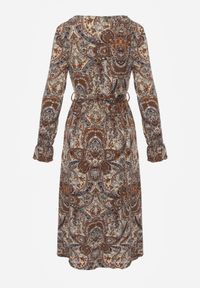 Born2be - Brązowo-Beżowa Sukienka z Gumką w Pasie i Wzorem Paisley Faendra. Kolor: brązowy. Materiał: materiał. Długość rękawa: długi rękaw. Wzór: paisley. Typ sukienki: kopertowe #7
