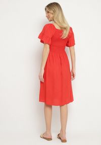 Born2be - Czerwona Rozkloszowana Sukienka Bawełniana z Bufiastymi Rękawami i Elastyczną Górą Veliova. Okazja: na co dzień. Kolor: czerwony. Materiał: bawełna. Styl: casual, elegancki #5