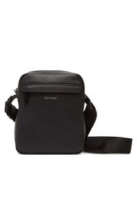 Calvin Klein Saszetka Ck Must Reporter LV04D3083G Czarny. Kolor: czarny. Materiał: skóra