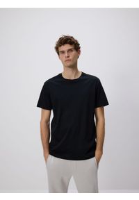 Reserved - T-shirt regular z modalem - czarny. Kolor: czarny. Materiał: dzianina