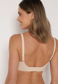 Born2be - Beżowy Biustonosz z Ozdobnym Wycięciem Ezirelle. Kolor: beżowy. Materiał: jeans. Rodzaj stanika: wyciągane miseczki. Wzór: gładki #6