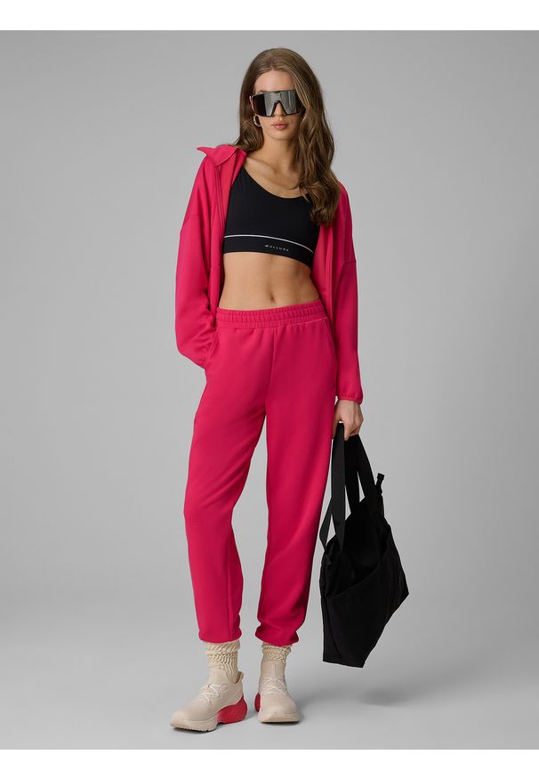 4f - 4F Spodnie dresowe joggery damskie - różowe XS. Stan: podwyższony. Kolor: różowy. Materiał: dresówka. Długość: do kostek