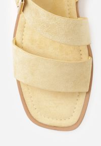 Renee - Żółte Sandały na Płaskiej Podeszwie ze Skośnym Paskiem i Klamerką Iphislia. Okazja: na co dzień. Zapięcie: pasek. Kolor: żółty. Obcas: na płaskiej podeszwie. Styl: casual, elegancki #5