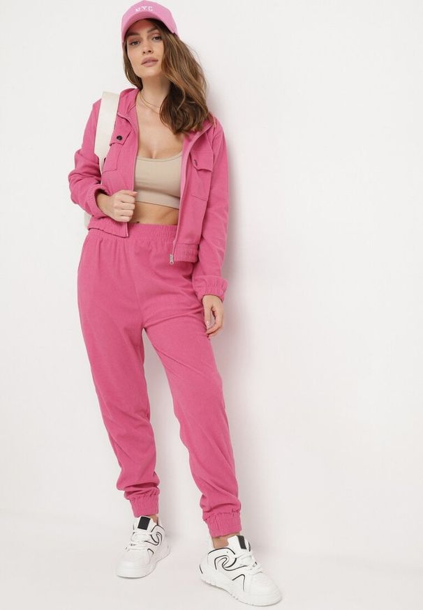 Born2be - Fuksjowy Komplet Dresowy z Prążkowanego Materiału Bluza z Kołnierzykiem i Spodnie z Gumką w Pasie Kerulla. Kolor: różowy. Materiał: dresówka, materiał, prążkowany