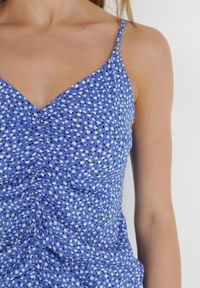 Born2be - Niebieska Sukienka Eudesilea. Typ kołnierza: kołnierz z falbankami. Kolor: niebieski. Długość rękawa: na ramiączkach. Wzór: kwiaty. Długość: mini #5