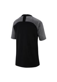 Koszulka juniorska Nike Breathe Strike AT5885. Materiał: materiał, poliester, tkanina. Długość rękawa: krótki rękaw. Długość: krótkie. Sport: fitness #2