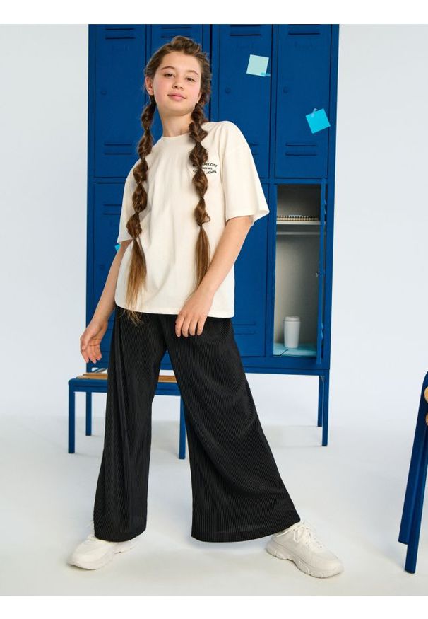 Sinsay - Plisowane spodnie wide leg z elastycznym pasem - czarny. Kolor: czarny