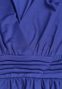 Renee - Niebieska Sukienka z Wiskozą o Rozkloszowanym Kroju Selaitea. Okazja: na randkę. Typ kołnierza: dekolt w serek. Kolor: niebieski. Materiał: wiskoza. Styl: elegancki #8