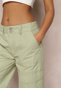 Renee - Zielone Bawełniane Spodnie z Gumeczkami Przy Nogawkach Moye. Kolor: zielony. Materiał: bawełna