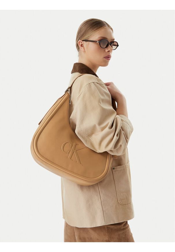 Calvin Klein Torebka Bold Ck Crescent LV04F3427G Beżowy. Kolor: beżowy. Materiał: skórzane