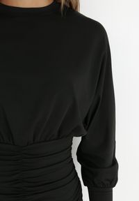 Born2be - Czarna Sukienka Sihn. Kolor: czarny. Materiał: tkanina, wiskoza. Długość rękawa: długi rękaw. Wzór: jednolity, gładki. Typ sukienki: dopasowane. Długość: mini #5