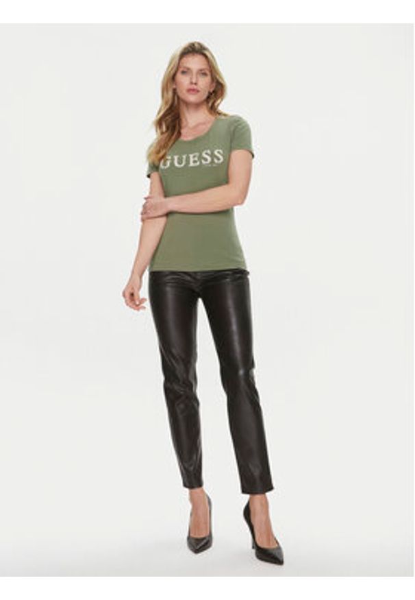 Guess T-Shirt Pony Hair W4RI45 J1314 Zielony Slim Fit. Kolor: zielony. Materiał: bawełna