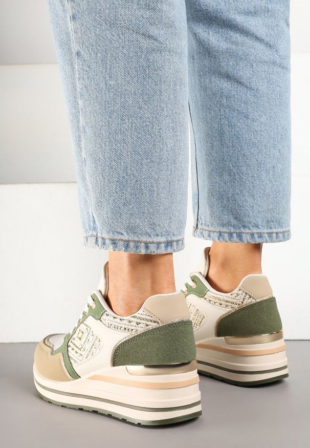 Born2be - Ciemnobeżowe Sneakersy na Koturnie Ozdobione Brokatem Tilliante. Okazja: na co dzień. Kolor: beżowy. Materiał: jeans. Wzór: aplikacja. Obcas: na koturnie