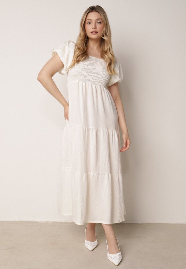 Born2be - Jasnobeżowa Wiskozowa Sukienka z Bufiastymi Rękawami i Marszczoną Górą Liones. Okazja: na co dzień. Kolor: beżowy. Materiał: wiskoza. Długość rękawa: krótki rękaw. Sezon: lato. Typ sukienki: proste. Styl: wakacyjny, casual