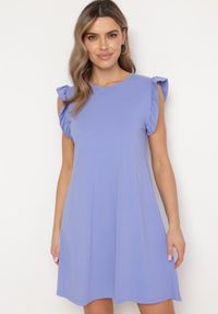 Born2be - Fioletowa Letnia Sukienka Bawełniana z Falbankami Wokół Ramion Sasare. Typ kołnierza: kołnierz z falbankami. Kolor: fioletowy. Materiał: bawełna. Długość rękawa: krótki rękaw. Wzór: aplikacja. Sezon: lato. Typ sukienki: trapezowe #6