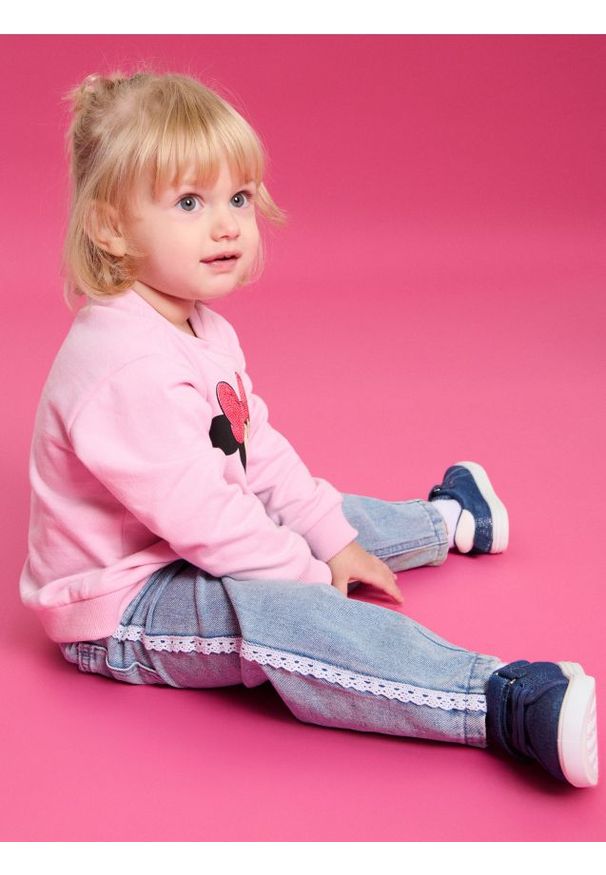 Sinsay - Jeansy pull on z ozdobną koronką - niebieski. Kolor: niebieski. Materiał: jeans, koronka. Wzór: koronka