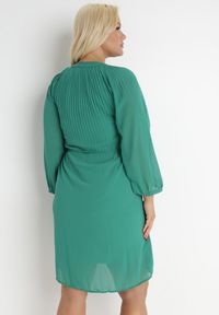 Born2be - Zielona Sukienka z Paskiem Yiridi. Kolor: zielony. Długość rękawa: długi rękaw. Typ sukienki: trapezowe. Długość: midi #6
