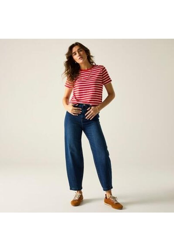 Regatta - Damska koszulka z krótkim rękawem w paski Bayletta. Kolor: czerwony. Materiał: poliester, bawełna. Długość rękawa: krótki rękaw. Długość: krótkie. Wzór: paski