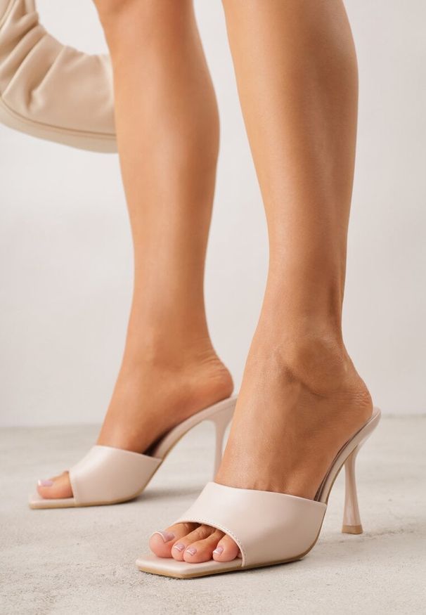 Born2be - Beżowe Klapki na Szpilce z Kwadratowym Noskiem Mellota. Okazja: na co dzień, na ślub cywilny, na wesele. Kolor: beżowy. Obcas: na szpilce. Styl: casual, elegancki