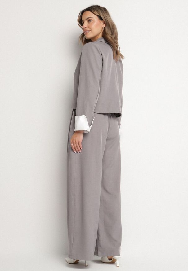 Born2be - Szary Komplet Garniturowy Marynarka i Spodnie z Kontrastowymi Wstawkami Daviraya. Kolor: szary