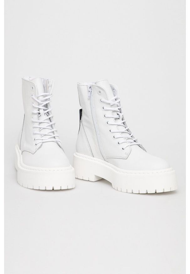 Steve Madden - Workery skórzane Skylar. Nosek buta: okrągły. Kolor: biały. Materiał: skóra. Obcas: na platformie
