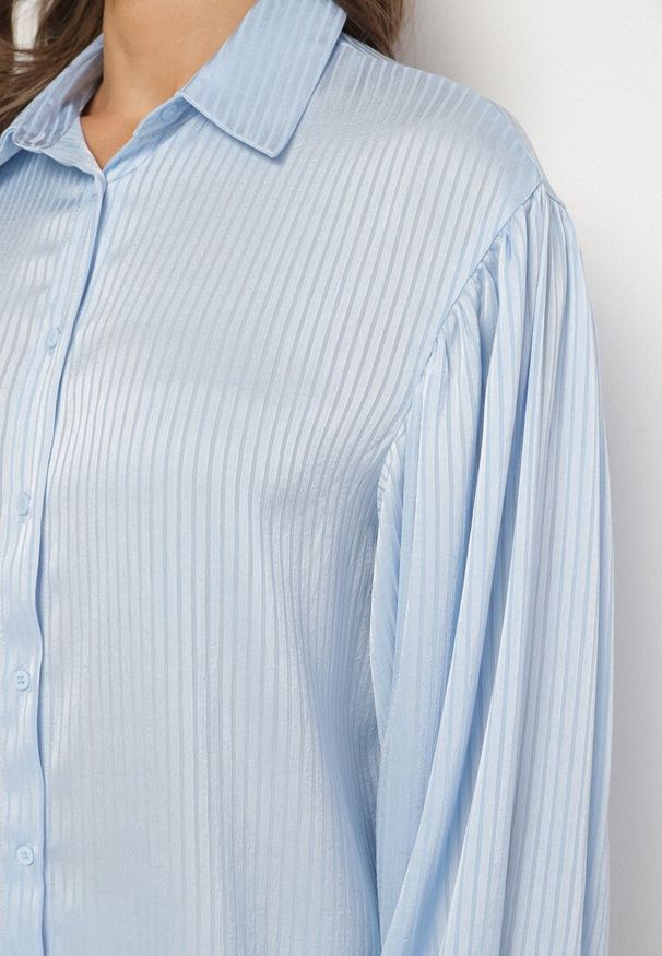 Born2be - Niebieska Koszula z Bufiastymi Rękawami i Przedłużonym Tyłem Zilima. Okazja: na co dzień. Kolor: niebieski. Materiał: jeans. Styl: klasyczny, casual, elegancki