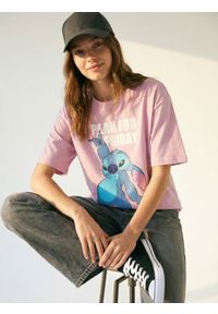 Sinsay - Bawełniana koszulka z nadrukiem Lilo & Stitch - fioletowy. Kolor: fioletowy. Materiał: bawełna. Wzór: nadruk #1