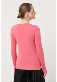 Guess sweter damski kolor różowy lekki. Okazja: na co dzień. Kolor: różowy. Materiał: materiał, dzianina, wiskoza. Długość rękawa: długi rękaw. Długość: długie. Styl: casual #2