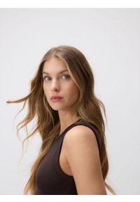 Reserved - Bawełniany top - ciemnobrązowy. Kolor: brązowy. Materiał: bawełna