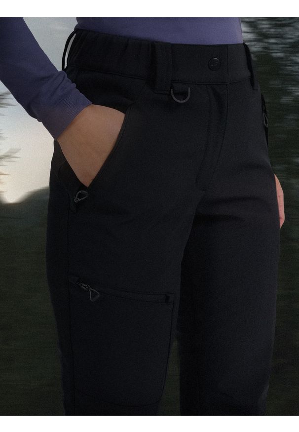 4f - 4F Spodnie trekkingowe damskie - czarne S. Kolor: czarny. Materiał: poliester. Technologia: Primaloft. Sport: turystyka piesza, wspinaczka