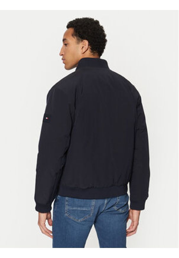 TOMMY HILFIGER - Tommy Hilfiger Kurtka bomber MW0MW37789 Granatowy Regular Fit. Kolor: niebieski. Materiał: syntetyk