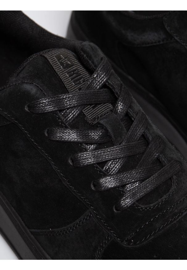 Big-Star - Sneakersy męskie ze skóry naturalnej zamszowej czarne OO174012 906. Okazja: na co dzień. Nosek buta: okrągły. Kolor: czarny. Materiał: zamsz, skóra