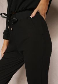 Renee - Czarne Dresowe Spodnie z Kieszeniami i Ściągaczami oraz Gumką w Pasie Breones. Kolor: czarny. Materiał: dresówka. Wzór: jednolity, gładki #5