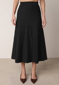 Born2be - Czarny Komplet z Wiskozą Rozkloszowana Spódnica i Bluzka z Baskinką Adrimala. Kolor: czarny. Materiał: wiskoza #8