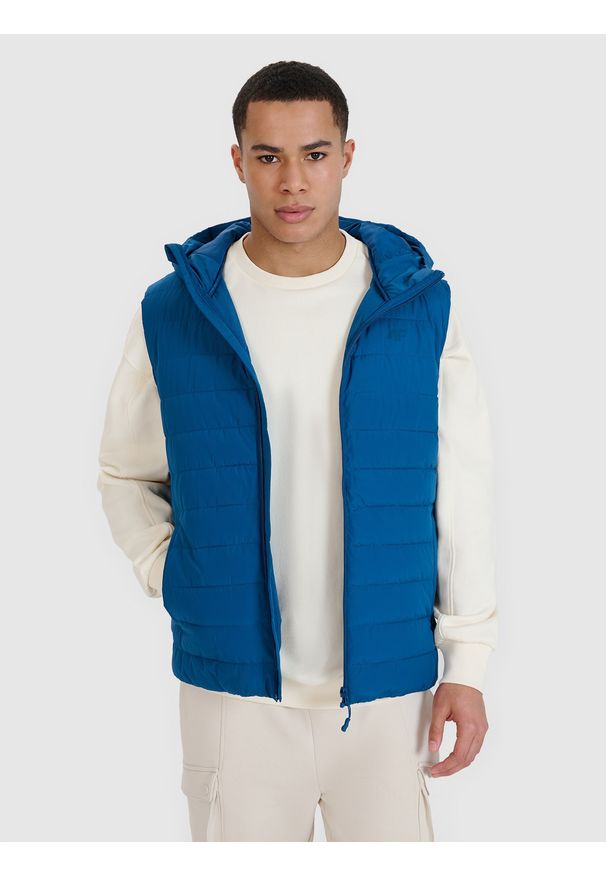 4f - 4F Bezrękawnik puchowy z wypełnieniem syntetycznym męski - turkusowy XXL. Okazja: na co dzień. Typ kołnierza: kołnierzyk stójkowy. Kolor: turkusowy. Materiał: puch, syntetyk. Długość rękawa: bez rękawów. Długość: długie. Styl: sportowy, klasyczny, casual