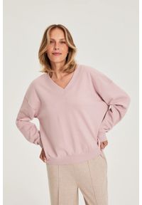 MOODO - Bluza z dekoltem w serek różowa. Typ kołnierza: dekolt w serek. Kolor: różowy. Materiał: bawełna, poliester #1