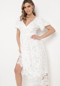 Born2be - Biała Sukienka Koronkowa z Krótkim Bufiastym Rękawem Ulessa. Okazja: na imprezę. Kolor: biały. Materiał: koronka #6