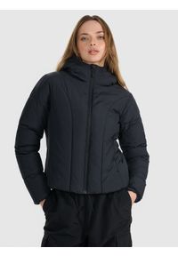 4f - 4F Kurtka puchowa z wypełnieniem syntetycznym damska - czarna XS. Okazja: na co dzień. Typ kołnierza: kołnierzyk stójkowy, kaptur. Kolor: czarny. Materiał: puch, syntetyk. Długość: długie. Styl: casual, klasyczny, sportowy #1