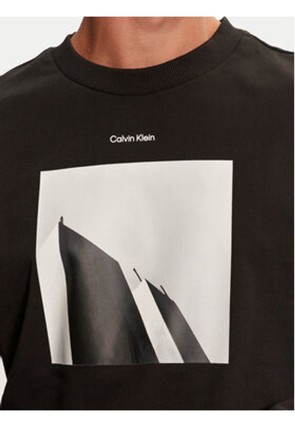 Calvin Klein Bluza City Photo K10K113563 Czarny Regular Fit. Kolor: czarny. Materiał: bawełna