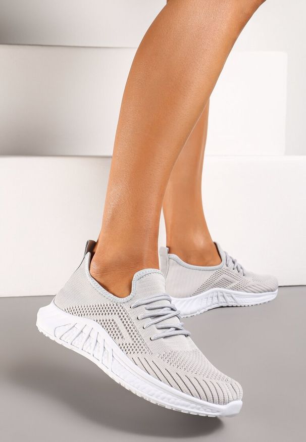 Born2be - Szare Buty Sportowe Tymagio. Okazja: na co dzień. Wysokość cholewki: przed kostkę. Nosek buta: okrągły. Kolor: szary. Materiał: jeans, materiał. Szerokość cholewki: normalna. Wzór: aplikacja, jednolity. Sezon: lato, wiosna