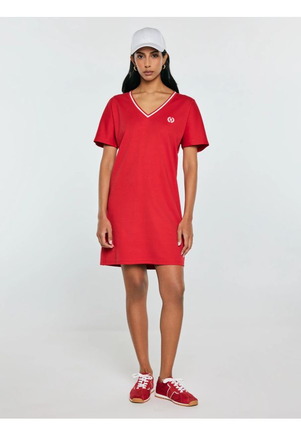 Big-Star - Sukienka damska dzianinowa z niewielkim haftem czerwona Zorkana 603. Kolor: czerwony. Materiał: dzianina. Wzór: haft. Typ sukienki: sportowe. Styl: sportowy