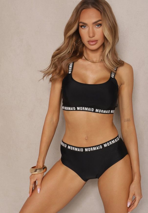 Renee - Czarne Bikini Majtki Typu Figi i Sportowa Góra Ozdobione Napisami Nevoneira. Kolor: czarny. Wzór: aplikacja, napisy