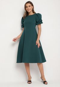 Born2be - Zielona Sukienka o Rozkloszowanym Kroju z Bufiastymi Rękawami Melisseia. Kolor: zielony. Styl: klasyczny