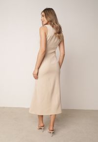 Born2be - Beżowa Sukienka VICES Ozdobiona Aplikacją na Ramieniu Palleleora. Okazja: na wesele, na ślub cywilny. Kolor: beżowy. Wzór: aplikacja. Typ sukienki: proste. Styl: elegancki #8