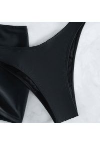 Intica - Zestaw kąpielowy pareo i top na plażę Zavastiea. Kolor: czarny. Materiał: materiał #2