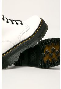 Dr. Martens - Workery skórzane Jadon Polished Smooth 15265100-White. Nosek buta: okrągły. Zapięcie: sznurówki. Kolor: biały. Materiał: skóra. Obcas: na platformie #2