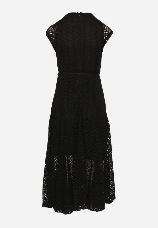 Born2be - Czarna Rozkloszowana Sukienka z Ażurowym Wzorem i Paskiem Galindella. Kolor: czarny. Wzór: ażurowy. Styl: klasyczny