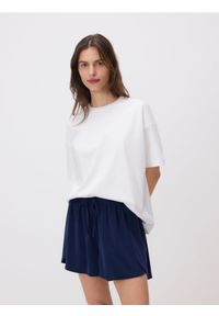 Reserved - Gładkie szorty z modalem - granatowy. Kolor: niebieski. Materiał: tkanina. Wzór: gładki