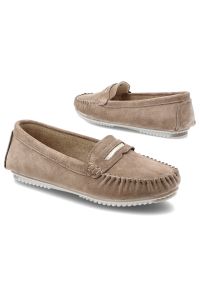 Mokasyny damskie S.Barski, cholewka ze skóry naturalnej zamszowej wsuwany fason z ozdobnym paskiem, brązowe, LR61-7029. Zapięcie: pasek. Kolor: brązowy. Materiał: skóra, zamsz. Szerokość cholewki: normalna #7