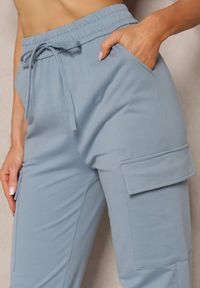 Renee - Niebieskie Bawełniane Spodnie z Gumką w Talii w Sportowym Stylu Cargo Lofriena. Okazja: na co dzień. Stan: podwyższony. Kolor: niebieski. Materiał: bawełna. Styl: sportowy #5